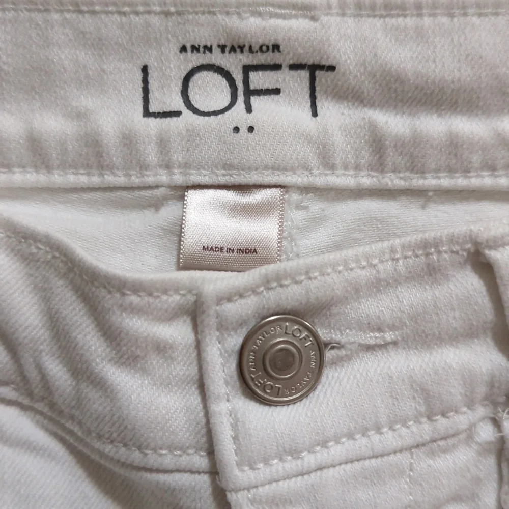 Loft Modern Skinny Women's White Distressed Jeans Size 2